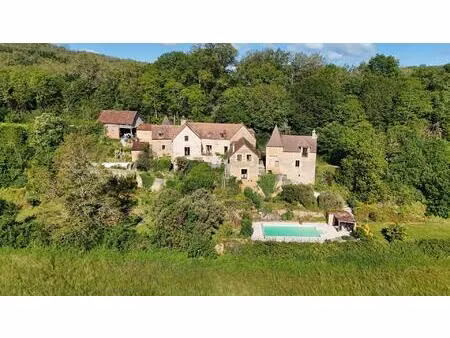 hameau de caractère  piscine et terrain de 3165m²