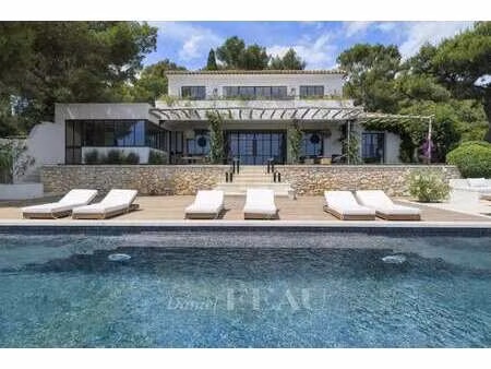 villa de luxe à vendre à cavalaire-sur-mer : | 370m²