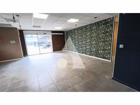 a louer local commercial brignoles 112.53 m2