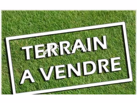 terrain constructible precede d'une grange en bon etat