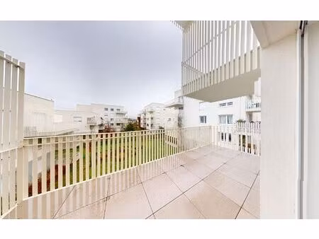 location appartement  m² t-3 à vaulx-en-velin  940 €