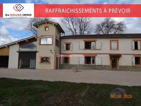 (31370) poucharramet : ancien corps de ferme avec garage et un grand terrain arboré clôtur