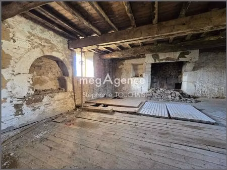 ancienne bâtisse en pierre à rénover – grand terrain – beau potentiel