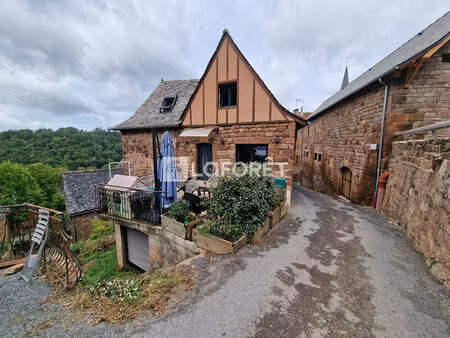 maison de village en pierre.