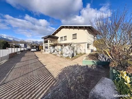 maison 7 pièces 324 m²