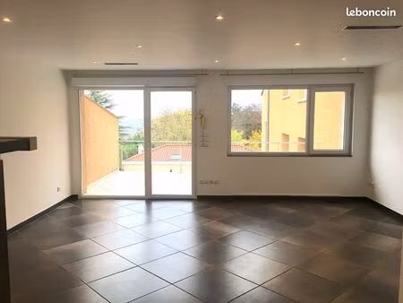 t4 avec grandes terrasses