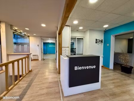local commercial 45 m² + sous-sol 47 m² – 2 parkings – disponible immédiatement