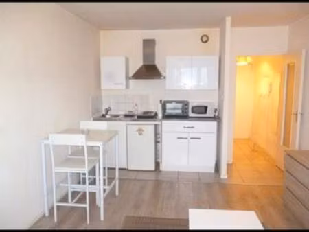 location studio meublé