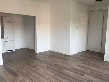 appartement t2 rénové – disponible à ruelisheim
