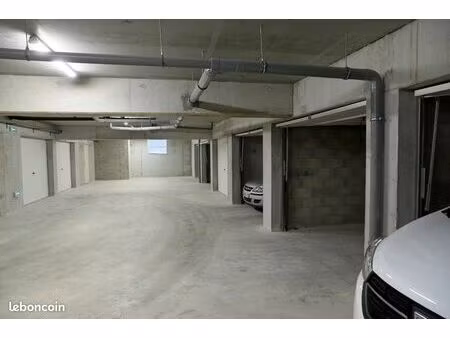location d'un box / garage de 12 m2 dans résidence récente sécurisé