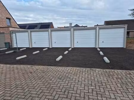splinternieuwe garageboxen te huur in centrum hamme !