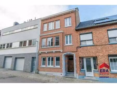 maison avec 3 chambres et jardin à distance de marche centre