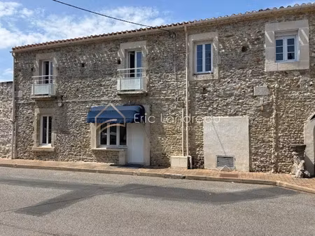 vente immeuble 10 pièces 320 m² à avrille (85440)  395 200 €