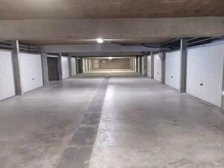 vente parking 65 m² à saint-cyr-sur-mer (83270)  160 000 €