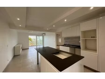 location appartement  56.92 m² t-3 à schoelcher  1 250 €