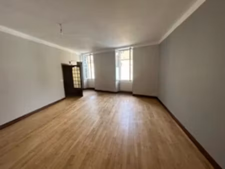 location appartement 4 pièces 82 m² à gourdon (46300)  700 €