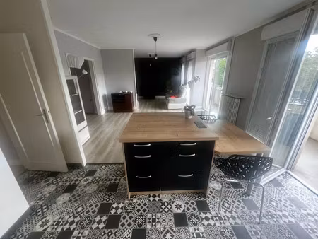 location appartement 3 pièces 75 m² à chatellerault (86100)  750 €