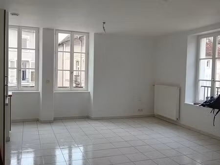 loue t5 neufchâteau