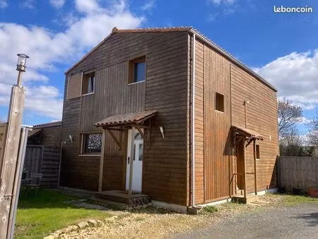 à louer par particulier – maison familiale avec studio et garage fermé – jardin  la jarrie