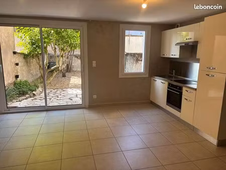 à louer - appartement t2 avec extérieur – hyper centre