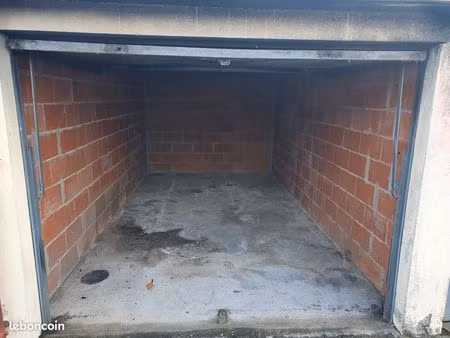 garage fermé à louer