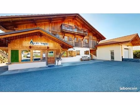 location local commercial