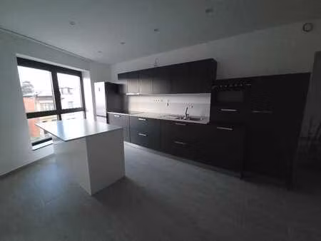 appartement 3 chambres à coucher entièrement rénové