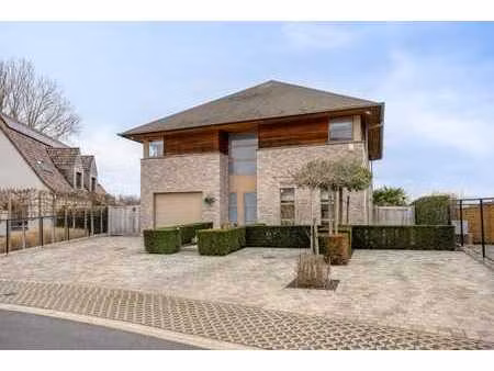 moderne villa met 4 slpks en zwembad op zo-perceel