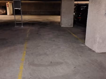 location parking 10 m² à neuilly-sur-seine (92200)  140 €