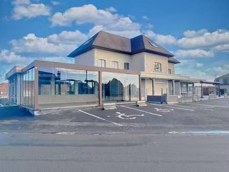 uniek handelspand (269 m²) op toplocatie +ruime parking!