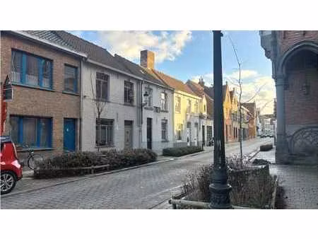 comfortabele 2-slaapkamerwoning met terras te huur in brugge