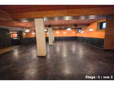 450 m² + en option 300 m² supplémentaires - libre de brass.