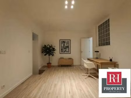 saint job: bureau 1er occupation  après profonde rénovation