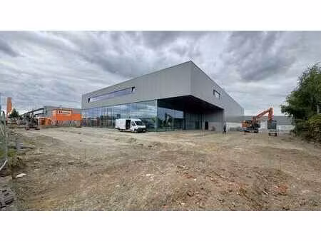 showroom et entrepôt neufs à louer sur l'a12 à aartselaar.