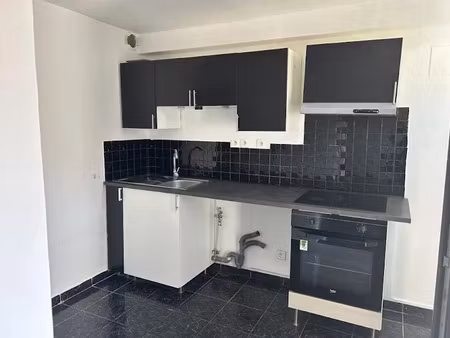 location meublée maison 3 pièces 46 m² à villabé (91100)  1 168 €