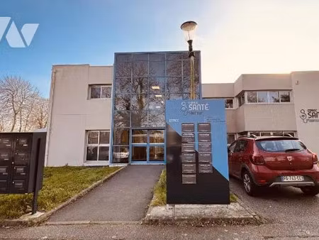 location locaux professionnels à ploemeur (56270)  785 €