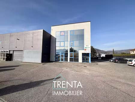 location locaux professionnels 76.16 m² à voiron (38500)  700 €
