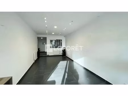 location locaux professionnels 44 m² à angers (49000)  1 570 €