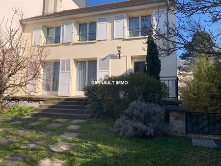 maison familiale à 12mn à pied de la gare  possibilité d'usage mixte