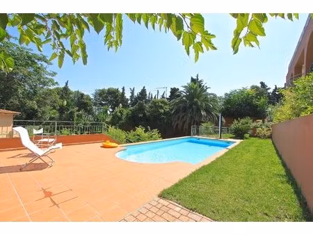 2 pièces meublé avec parking en cours de rénovation eze bord de mer