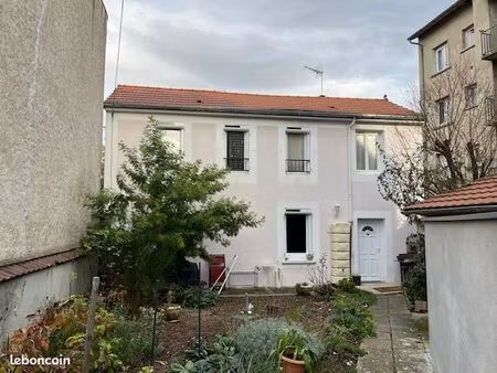 vichy maison 2 chambres jardin parking