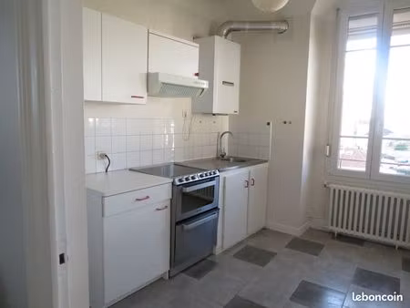 beau t3 à ste savine avec garage