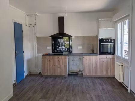 loue maison quartier hôpital / maternité