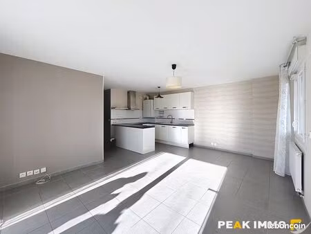 appartement 3 pièces 64 m²