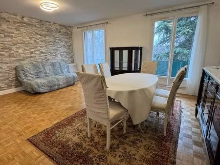 ? f2 meublé – 58 m² – 1 250 cc/mois – à 2 min de la gare de gagny