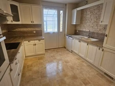 t3 avec balcon et cour commune