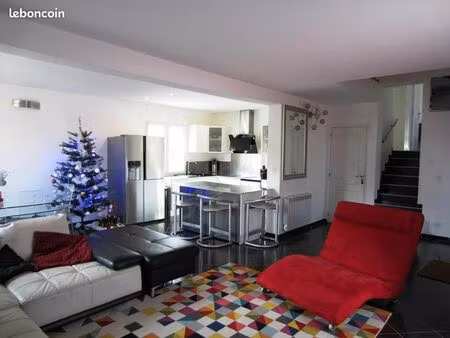 villa d'architecte sur 800 m² de terrain clos et arboré