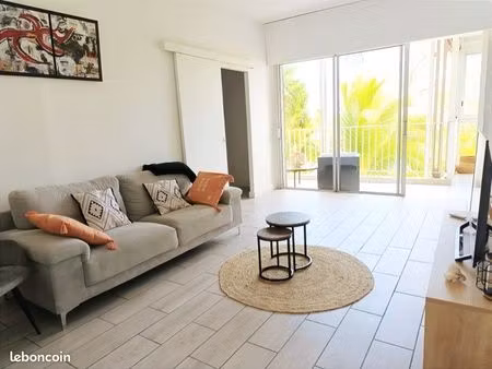 t2 meublé avec varangue – saint-gilles-les-bains (grand fond)