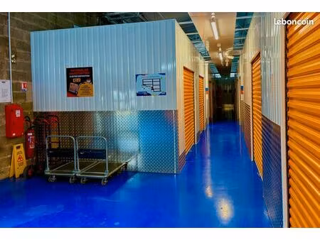 location box / garage sécurisé / garde-meubles