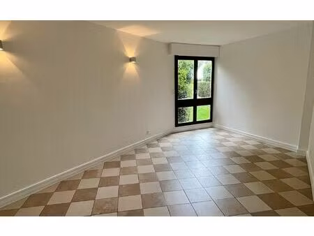 location appartement  28.86 m² t-1 à le chesnay  691 €